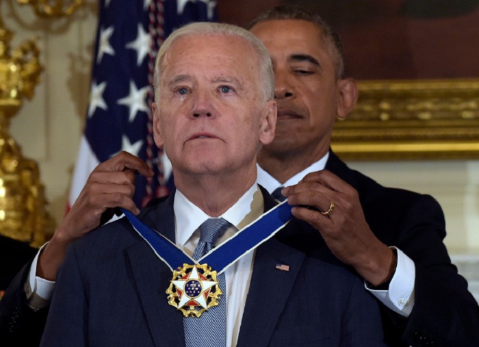 Obama vitse-prezidenti ağlatdı - (VİDEO)