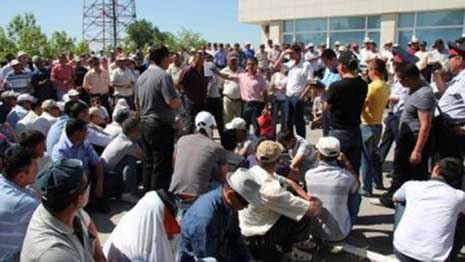 Oil workers on strike at Kazakh oil field