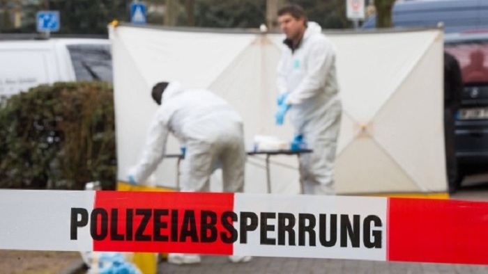 Mann erschießt Frau auf offener Straße