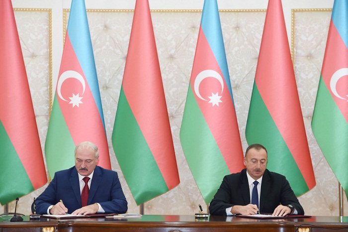 Des documents azerbaïdjano-Biélorussie signés