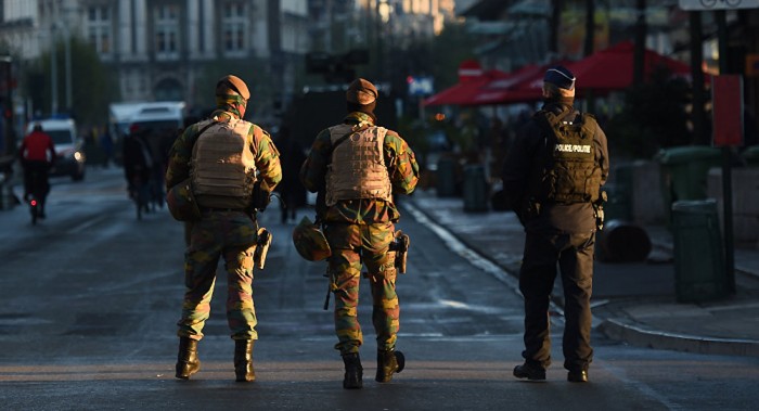 Policía belga previene la salida de 15 jóvenes para engrosar las filas terroristas 