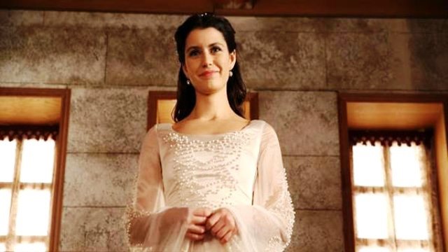 Beren Saat da `Kösəm`ə kömək edə bilmədi 