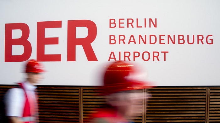 Allemagne: 10 millions d`euros de bonus pour les constructeurs de l`aéroport controversé de Berlin