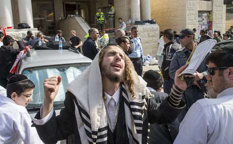 Attackers storm Jerusalem synagogue, killing 4 worshippers