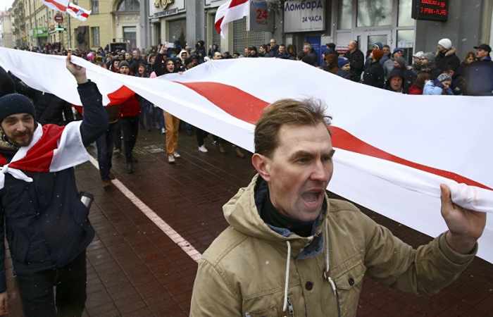 Oposición bielorrusa celebra una marcha opositora no autorizada en Minsk