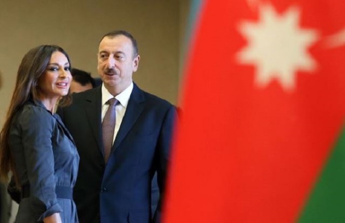 Ilham Aliyev mit seiner Ehefrau an der ISESCO-Generalkonferenz
