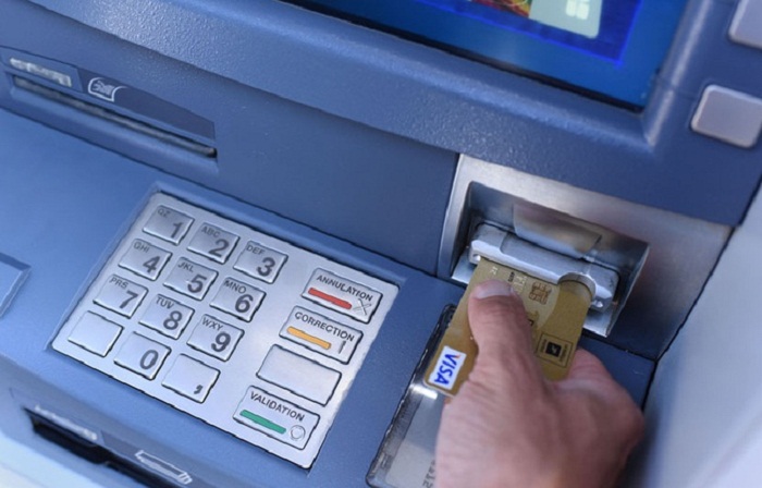 Suisse: Un hypnotiseur sévit devant les distributeurs de billets
