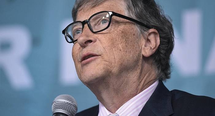 Bill Gates inquiet des coupes dans les aides au développement