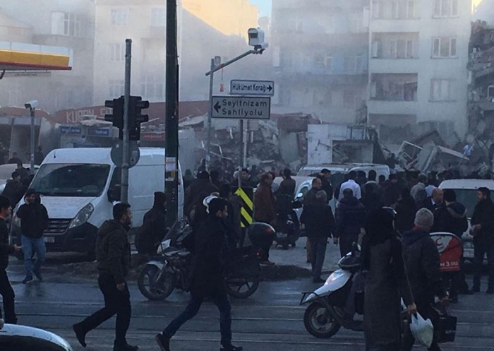 İstanbulda bina çöküb: 2 ölü, 17 yaralı (Yenilənib)