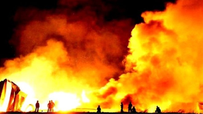 Huge Enfield blaze sparks alert as smoke spreads across M25