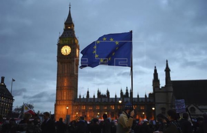 May espera comunicar el fin de la libre circulación al activar el "brexit"