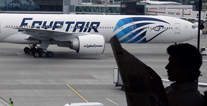 El avión de Egyptair envió alarmas de humo a bordo antes de desaparecer