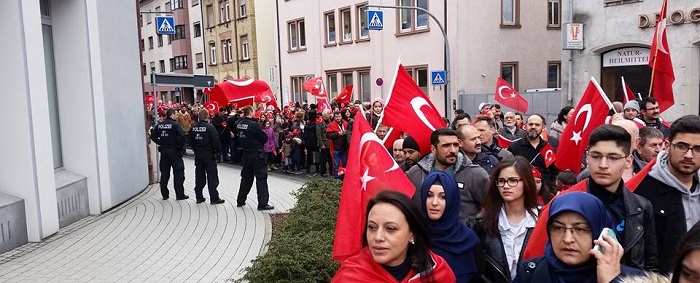 Kurden greifen Türken mit Böllern und Steinen an – 36 Festnahmen