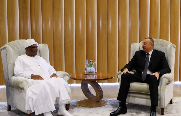 Ilham Aliyev trifft sich mit seinem malischen Amtskollegen Ibrahim Boubacar Keïta