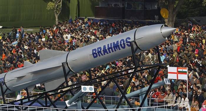 La India lanza por primera vez un misil BrahMos desde un Su-30MKI