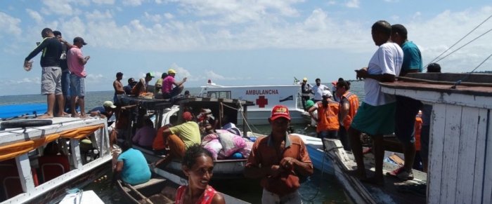 10 dead, dozens missing after a boat sinks on a river in Brazil