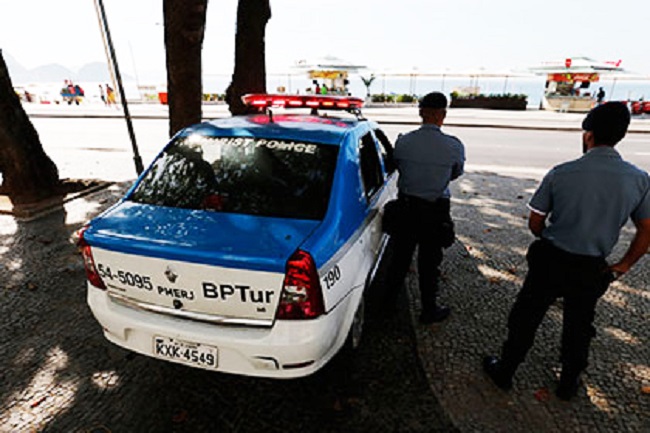 Rio 2016 - Games bus hit by gunfire, no one seriously hurt: witnesses
