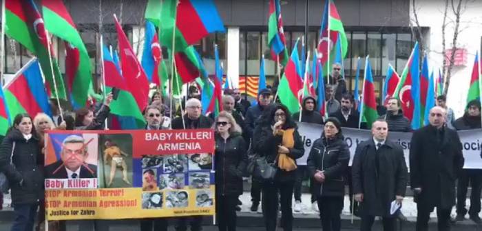 Les Azerbaïdjanais ont protesté devant le Parlement européen - PHOTOS