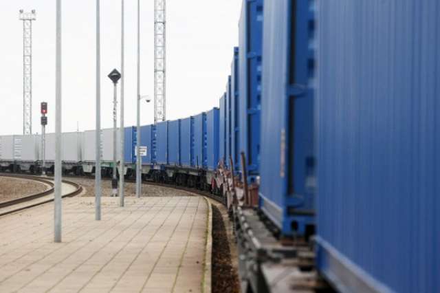 Freight train from China passes through Baku port
