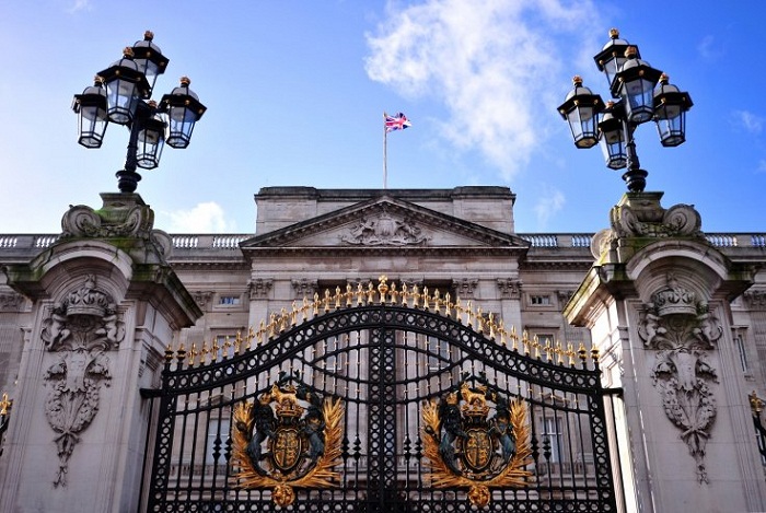 Suspicious package near Buckingham Palace forces office evacuation