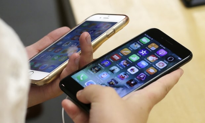 Bug in top smartphones could lead to unstoppable malware, researcher says
