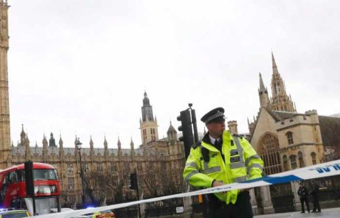 Schüsse vor britischem Parlament - Polizei spricht von Terror - LIVE