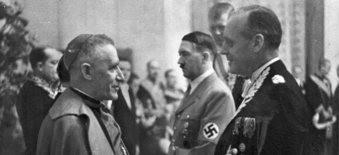 Pie XII, le pape qui aurait tenté de faire assassiner Hitler