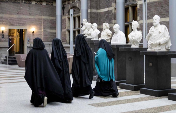 Merkel rechaza la prohibición del burka en las calles alemanas