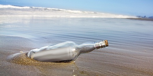 Une bouteille jetée à la mer retrouvée deux ans plus tard