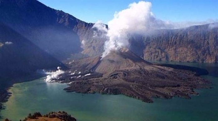 وكالة إندونيسية: نشاط بركان بالي لا يزال مرتفعاً