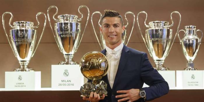 Cristiano Ronaldo reçoit le 5e Ballon d'Or de sa carrière