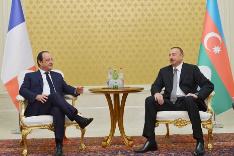 Azerbaijani, French presidents hold one-on-one meeting