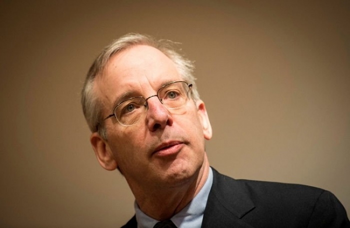 Fed`s Dudley urges caution on rate hikes