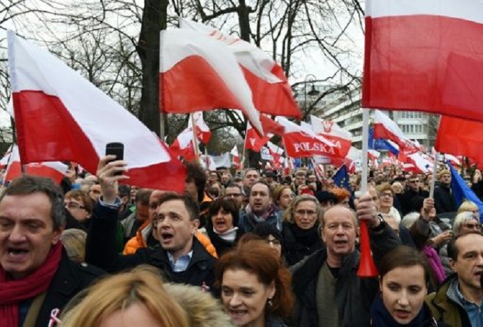 Erneut protestieren tausende Polen gegen Regierung