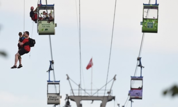 Passengers rescued after cable car gondola crashes in Cologne