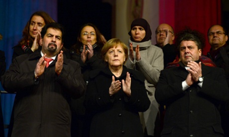 Merkel müsəlmanların aksiyasında - FOTOLAR + VİDEO