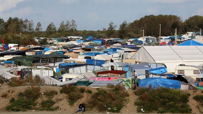 Calais: 2000 migrants refusent de partir