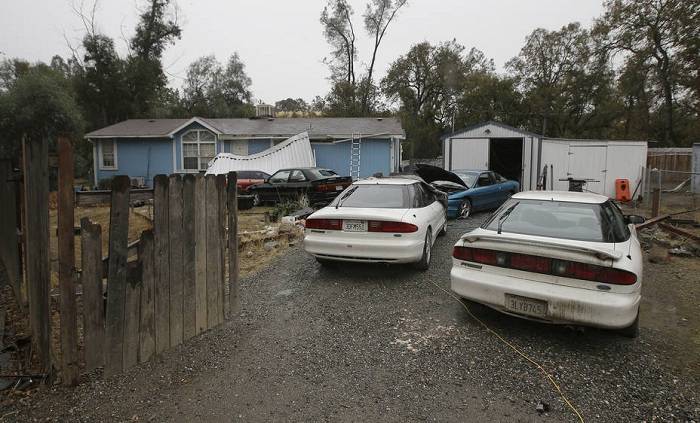 Encuentran muerta a esposa del tirador de California