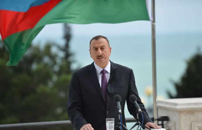 Ilham Aliyev asiste a la apertura del campus de la escuela superior petroléra de Bakú