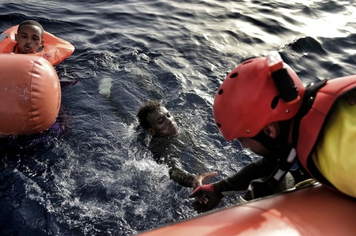 Libye: un canot chavire, 7 morts, 100 disparus