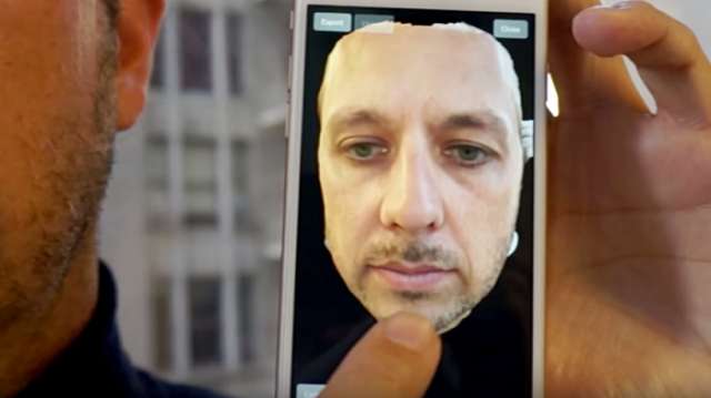 Snapchat prépare des selfies en 3D - VIDEO