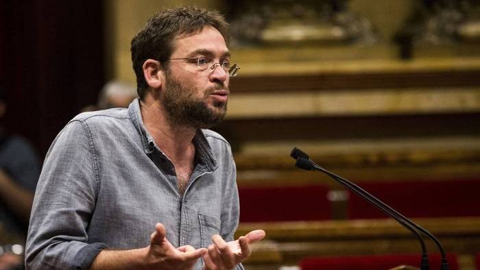 La dirección de Podemos desautoriza a su marca en Cataluña y a su secretario general