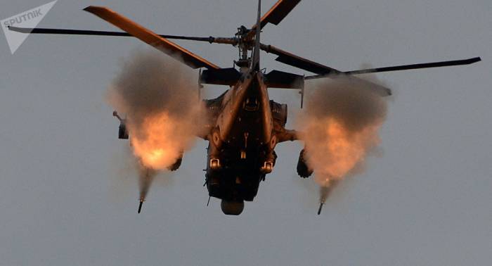 La caza nocturna: los Ka-52 rusos atacan a los terroristas por la noche (vídeo)