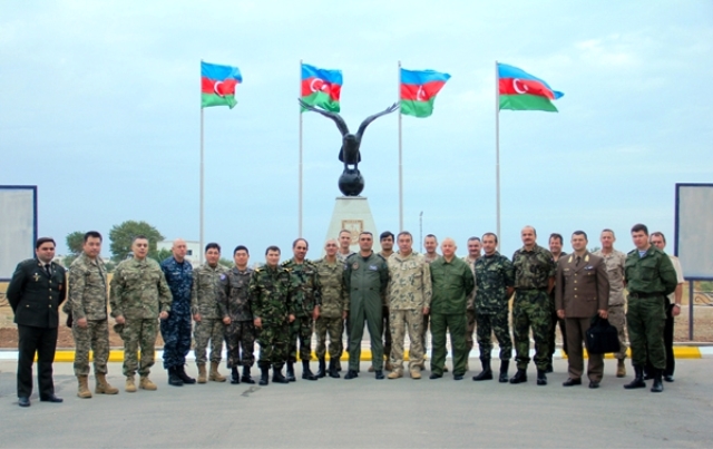 Foreign military attaches in Azerbaijan visit Air Force base