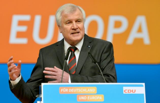 Allemagne: pas plus de "200.000" migrants par an, exige l`allié bavarois de Merkel