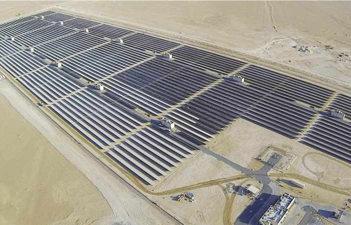 Dubaï inaugure une centrale solaire de 200 MW