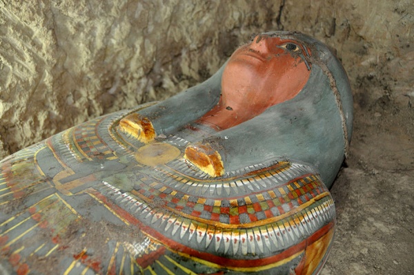 Egypte: découverte d`une momie intacte près de Louxor