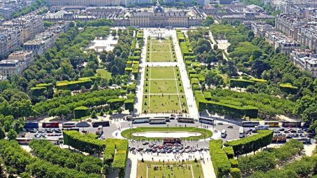 Victime d’un viol collectif sur le Champ-de-Mars