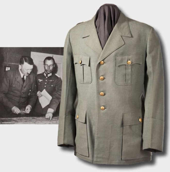 La chaqueta militar de Hitler, adquirida por 275.000 euros