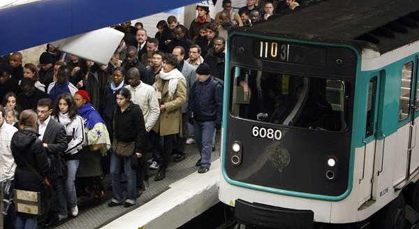 PARIS il crie "Alerte attentat !" dans le métro et sème la panique à Châtelet